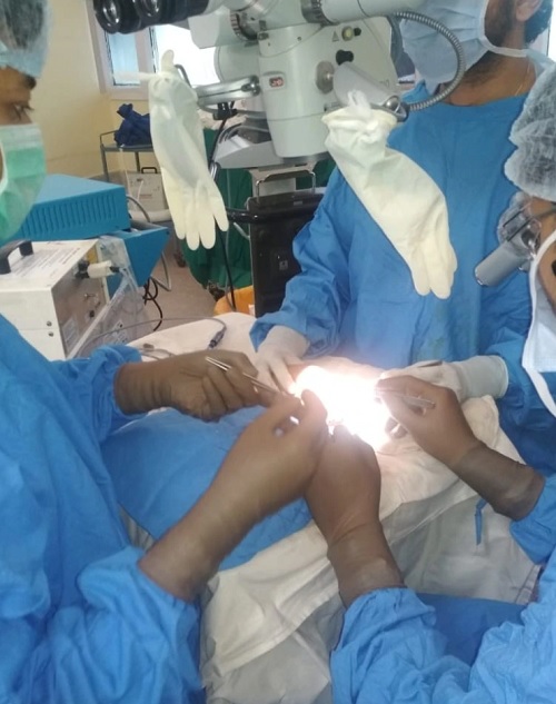 Ca phẫu thuật kéo dài 7 giờ 30 phút đã nối lại thành công bàn tay cho sỹ quan cảnh sát.