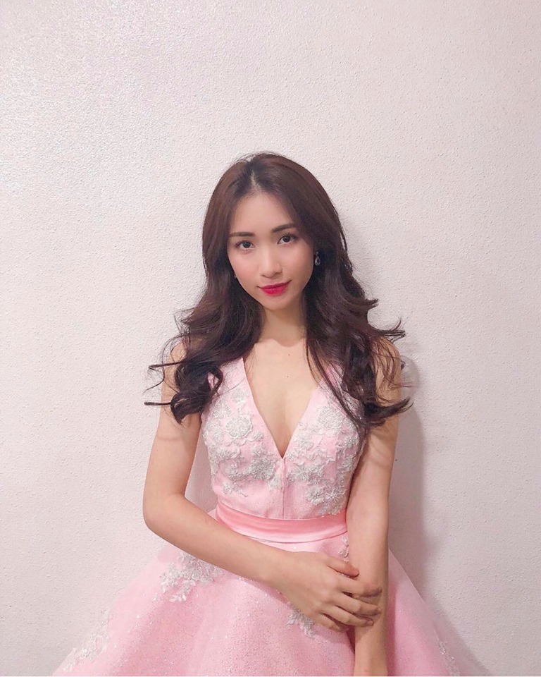 Hòa Minzy chọn váy xẻ để quyến rũ người yêu - 3