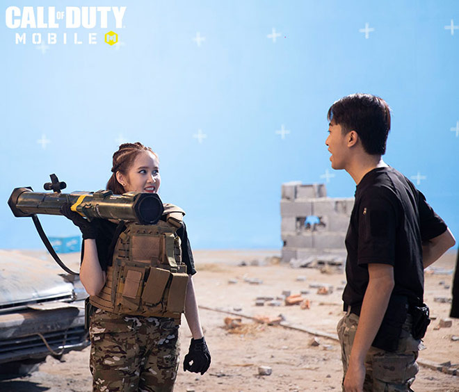 Cris Phan và vợ hot girl trong trang phục chiến binh Call of Duty: Mobile VN - 7