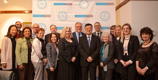 GS Trevisan cùng các cộng sự tại lễ kỷ niệm của trường Y khoa (City University New York - CUNY)