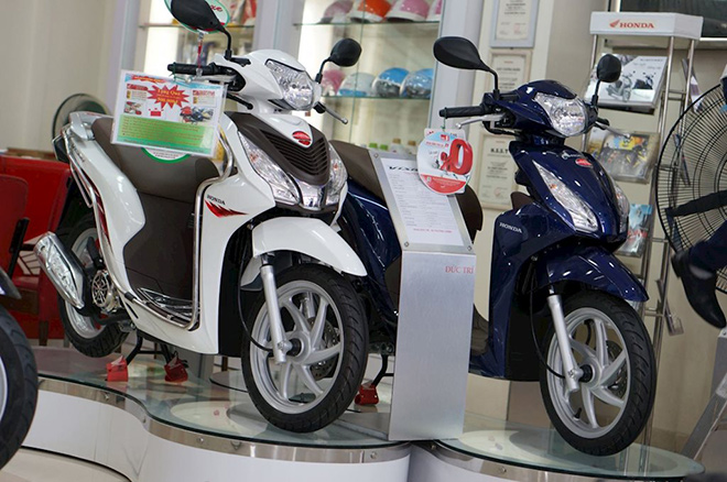 Doanh số bán xe máy tại Việt Nam giảm, đại lý xe chấp nhận "bán lỗ" - 1