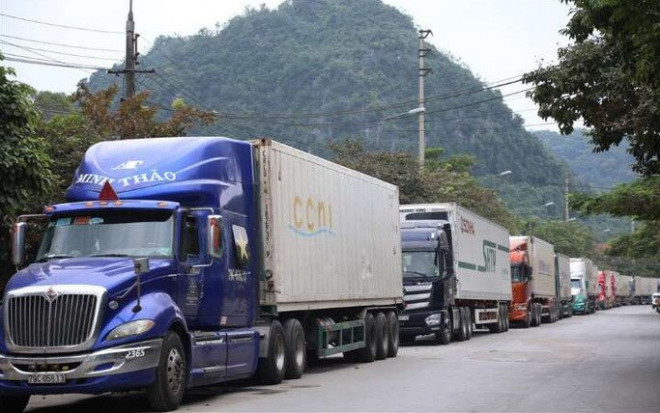 Tỉnh Lạng Sơn vừa đề xuất khẩn với Thủ tướng Chính phủ tạm thời dừng tiếp nhận hàng hoá lên cửa khẩu Tân Thanh trong 15 ngày để giải phóng hàng.