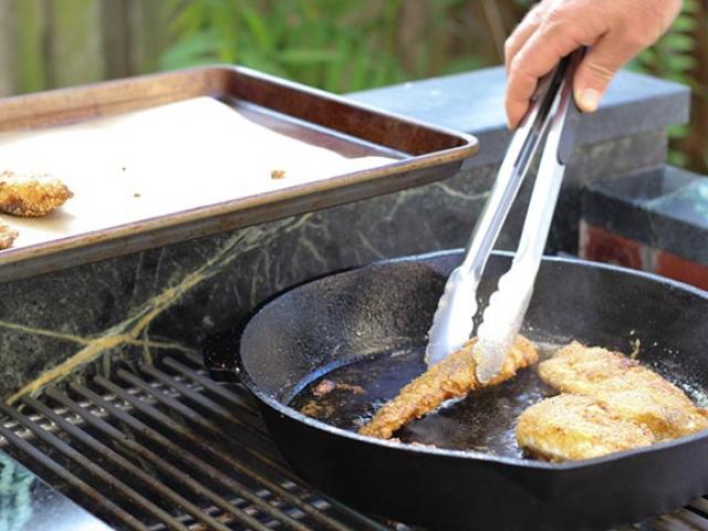 Ẩm thực - Không còn sợ chảo dầu nhờ những bí kíp chiên cơ bản này