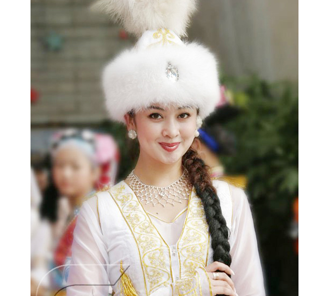 Phụ nữ Kha Nhĩ Khắc Tư cũng sở hữu nhan sắc làm rung động lòng người.