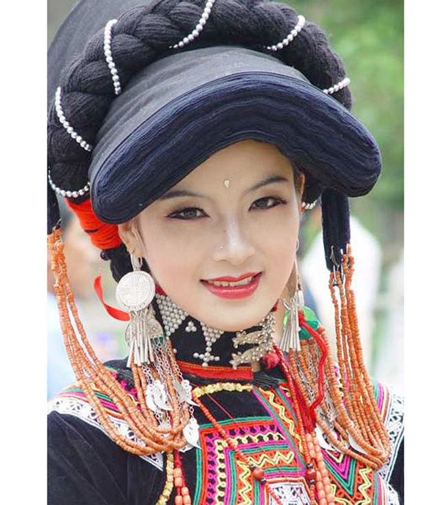 Chị em ở các dân tộc thiểu số Trung Quốc sở hữu nhan sắc vừa xinh đẹp, vừa khỏe khoắn, không hề kém cạnh dân tộc Hán.