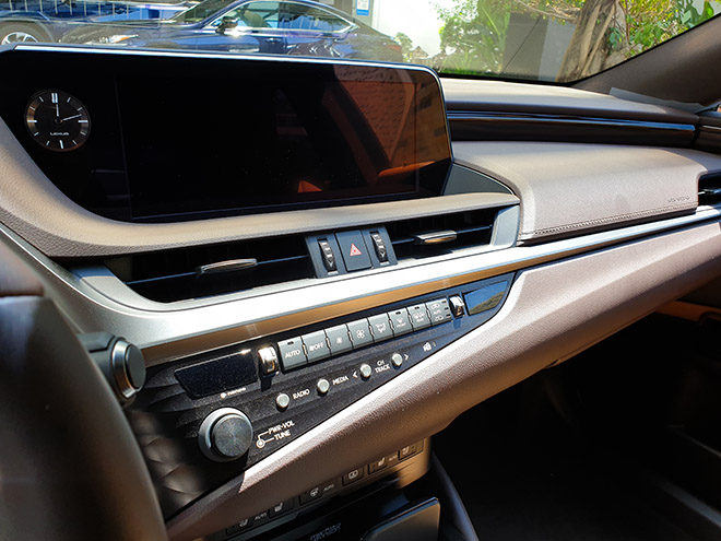 Đánh giá xế sang Lexus ES300h sử dụng động cơ hybrid - 10