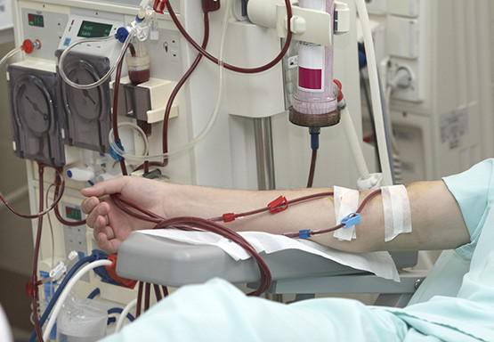 Bệnh nhân suy thận vẫn cần đến bệnh viện lọc máu từ 2 đến 3 lần mỗi tuần.