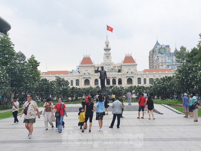Tin tức trong ngày - TP.HCM giám sát tụ tập đông người qua thuê bao điện thoại