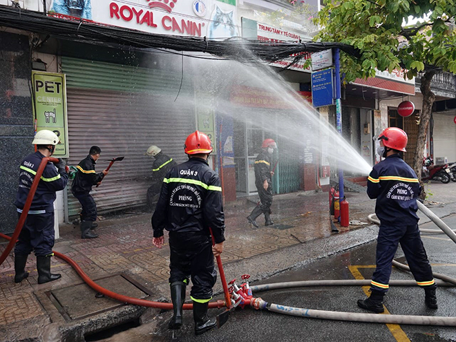 Sau 1 giờ đám cháy được dập tắt, vụ hỏa hoạn không có thương vong về người