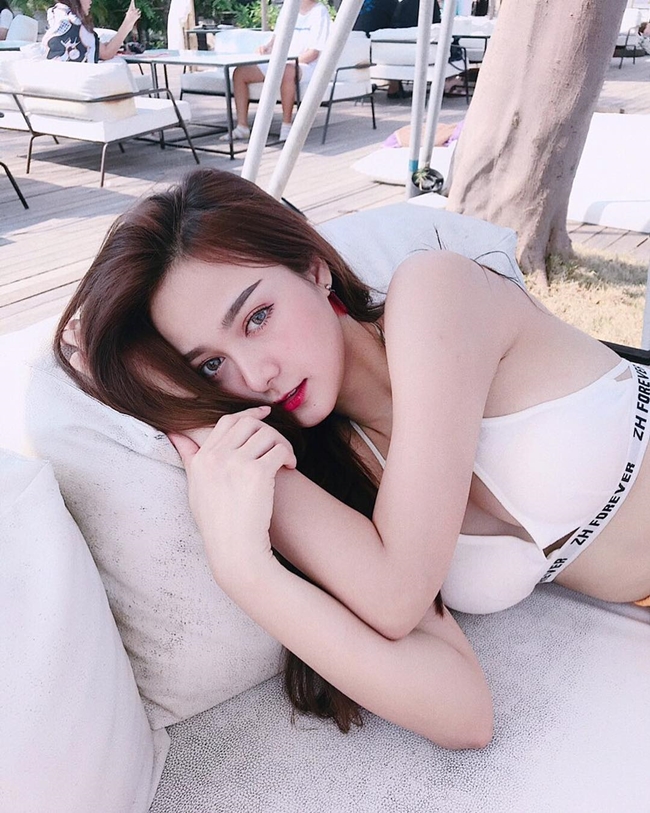 Thái Lan là đất nước nổi tiếng với nhiều cô gái xinh đẹp, được biết đến nhờ mặc đẹp bộ đồng phục nữ sinh.