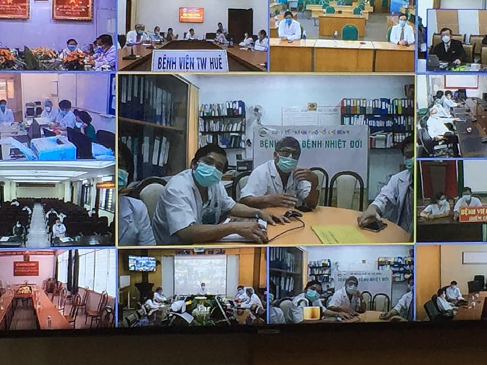 Các chuyên gia đầu ngành y tế hội chẩn cho các ca nhiễm Covid-19 tại Việt Nam.