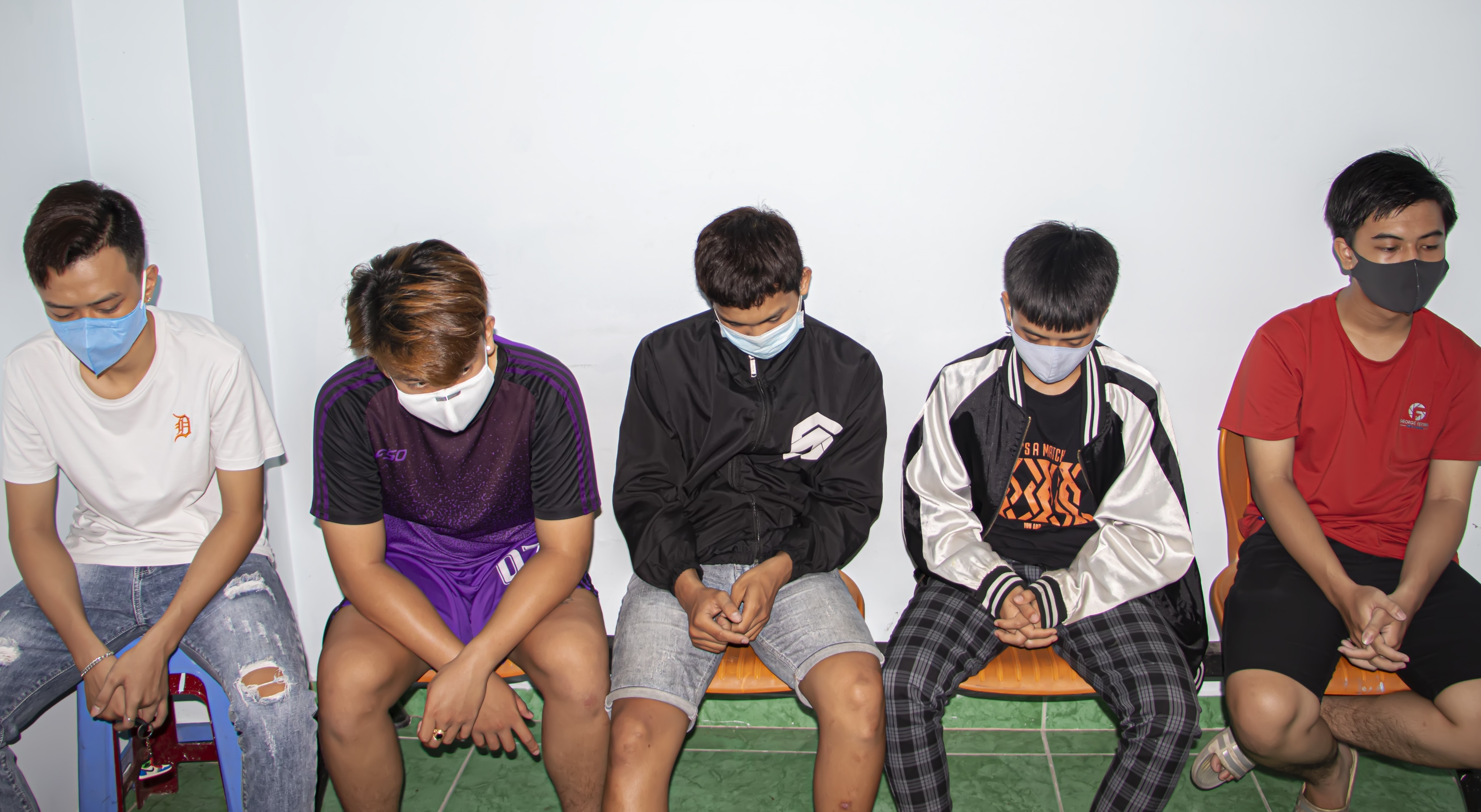 Các đối tượng tại cơ quan công an.