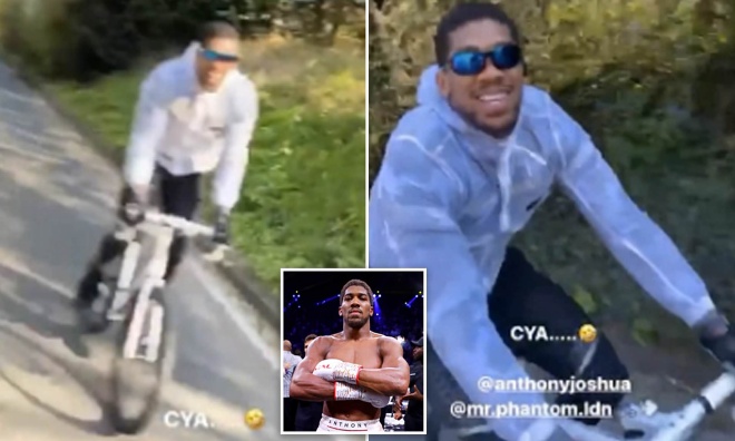Anthony Joshua đap xe ngoài đường