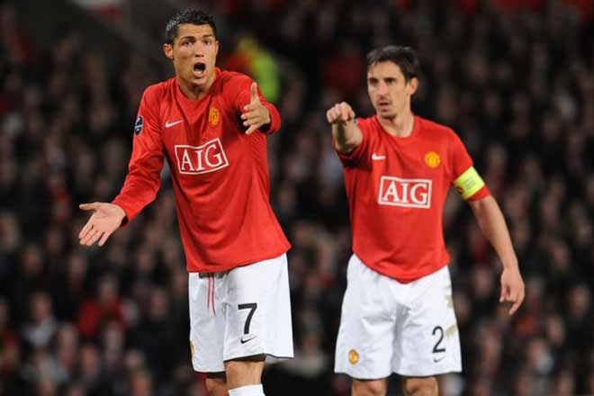 Ronaldo không được giao băng đội trưởng ở MU dù Gary Neville đã xin giao lại