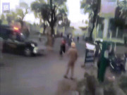 Thế giới - Video: Khoảnh khắc cảnh sát Ấn Độ bị chặt đứt tay tại chốt kiểm dịch Covid-19