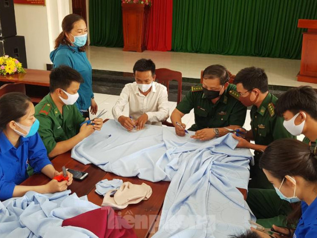 Bạn trẻ - Cuộc sống - Sĩ quan trẻ nhiều sáng kiến chống "giặc COVID"