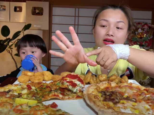 Nữ YouTuber đối thủ của bà Tân Vlog gặp tai nạn khi thực hiện Vlog món ăn