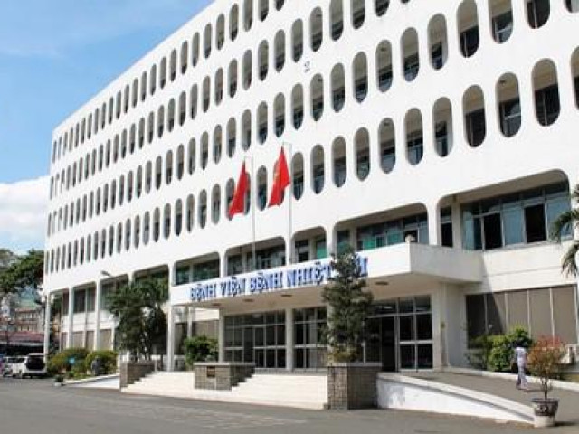 Tin tức trong ngày - Phi công người Anh mắc Covid-19 nặng chuẩn bị cai tuần hoàn ngoài cơ thể