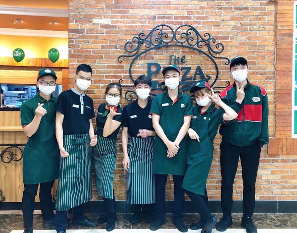 Rất nhiều các bạn sinh viên chọn phương án ở lại thành phố làm thêm mùa dịch.