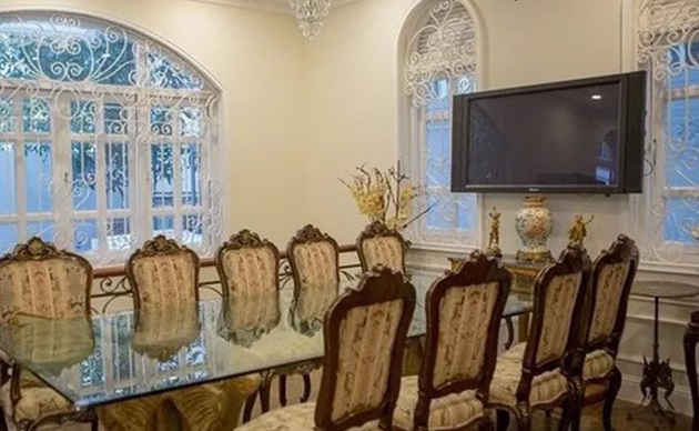 "Hoa hậu giàu nhất VN" xây biệt thự dát vàng lộ cuộc sống sang chảnh khiến ai cũng choáng - 7