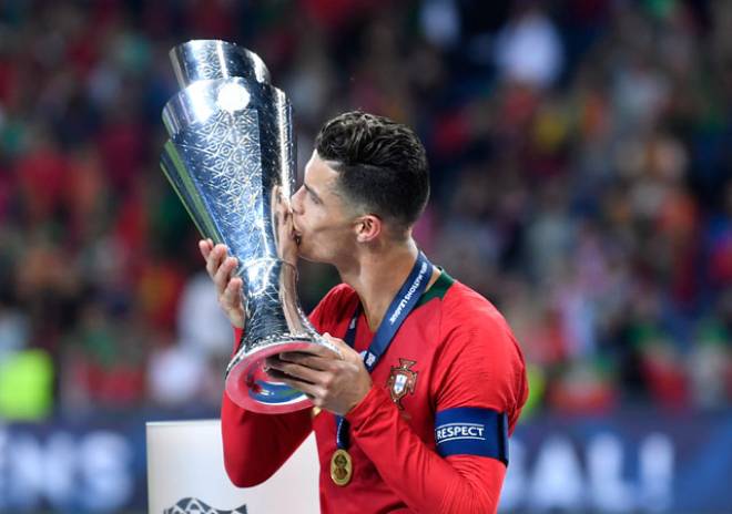 Ronaldo khát băng đội trưởng Juventus: Ám ảnh 18 năm, thua kém Messi - 2