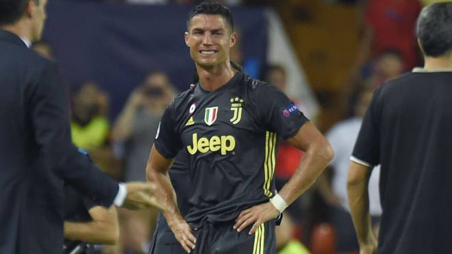 “Ông trùm” Juventus trẻ hóa, Ronaldo & 9 SAO tim đập chân run - 2