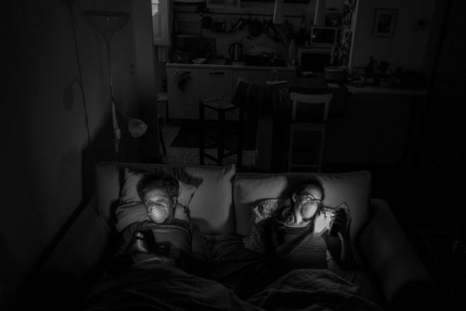 Nhiếp ảnh gia người Ý kể nhật ký cách ly khi sống cùng bạn gái mắc COVID-19 - 4