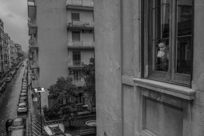 Nhiếp ảnh gia người Ý kể nhật ký cách ly khi sống cùng bạn gái mắc COVID-19 - 9