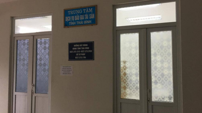 Công an tỉnh Thái Bình đã niêm phong và thu giữ nhiều tài liệu tại Trung tâm dịch vụ đấu giá tài sản tỉnh Thái Bình