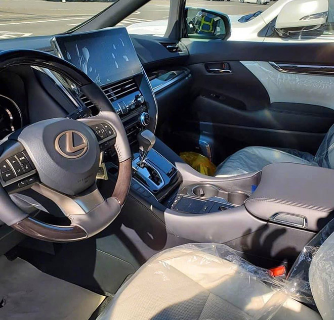 Lexus LM 300h Royal Lounge giá gần 11 tỷ đồng tại Việt Nam - 3