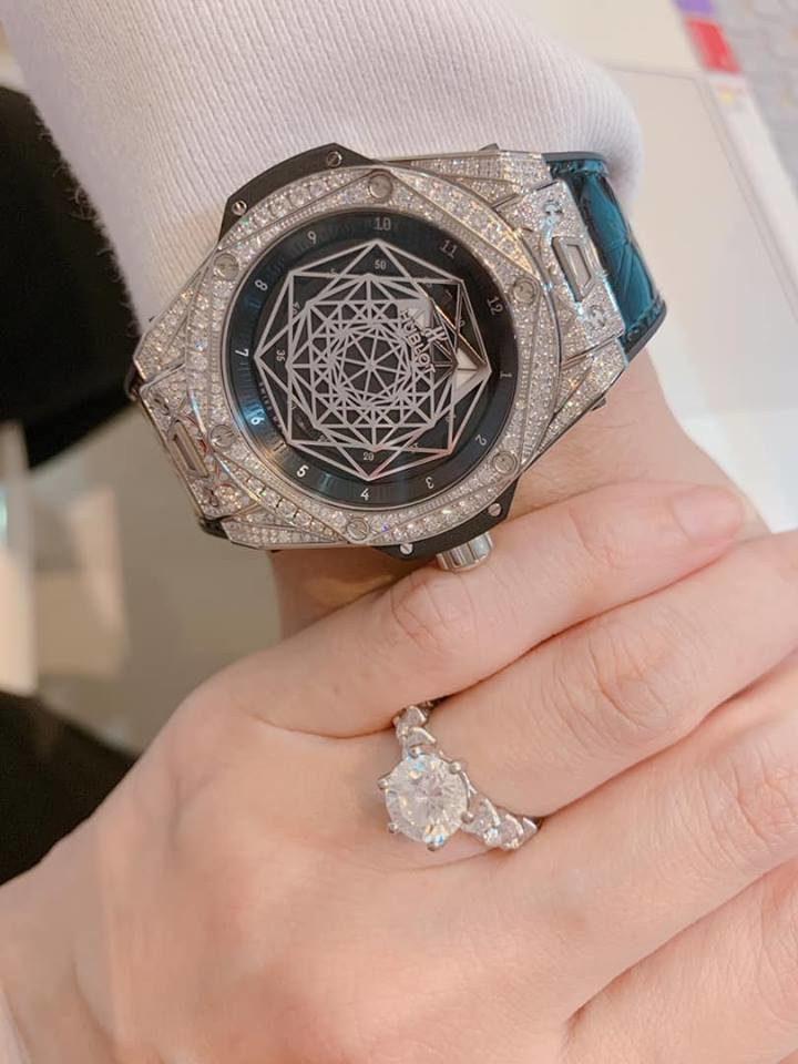 Hari Won khoe nhẫn kim cương được "người yêu" tặng, "khủng" hơn cả nhẫn cầu hôn - 3