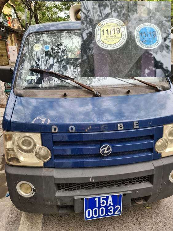 Tháng 11.2019, chiếc xe này hết hạn đăng kiểm nhưng mấy tháng qua nó vẫn đi xử lý vi phạm bình thường. Ảnh: TN