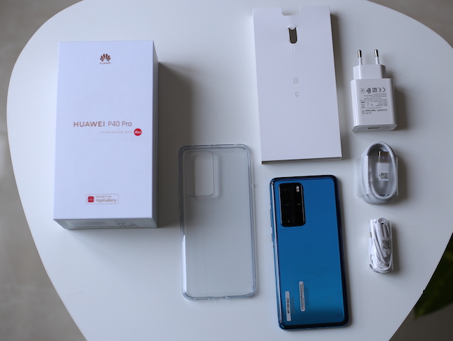 Tháng trước, Huawei đã công bố dòng smartphone cao cấp của hãng là P40 series, trong ảnh là phiên bản P40 Pro "xịn sò".