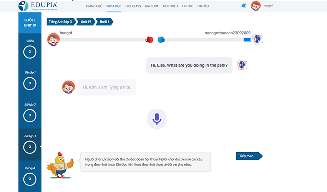Học sinh thực hành nói chuyện Tiếng Anh với học viên khác với tính năng Thách đấu bạn bè