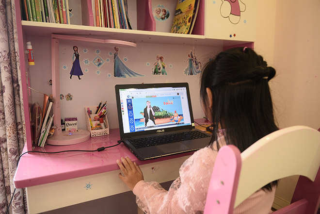 Học sinh bị lôi cuốn với Bài giảng kết hợp Giáo viên nước ngoài, hoạt hình và game