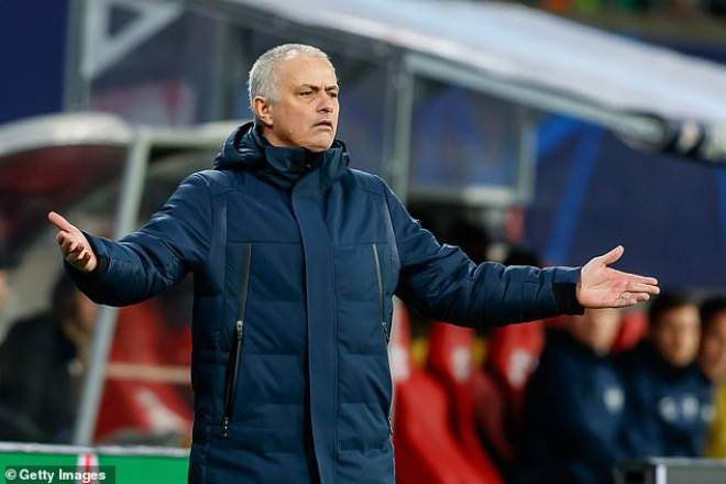 Tottenham đuổi việc 5 tháng, HLV Pochettino vẫn phải giảm lương - 2