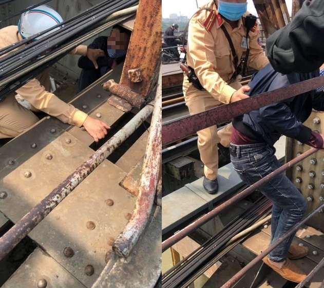 Thiếu tá Nguyễn Ngọc Tiến trực tiếp trèo qua lan can để thuyết phục, động viên ông M. từ bỏ ý định tự tử.