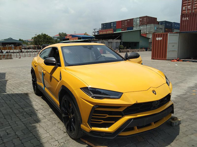 Siêu bò Lamborghini Urus cấu hình 4 chỗ độc lạ vừa về Việt Nam - 1
