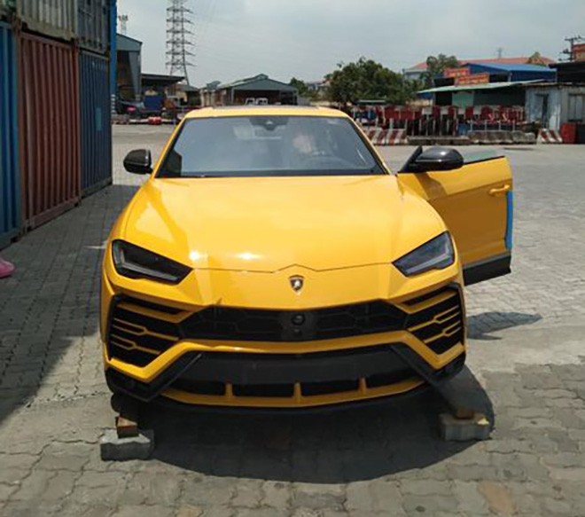 Siêu bò Lamborghini Urus cấu hình 4 chỗ độc lạ vừa về Việt Nam - 2