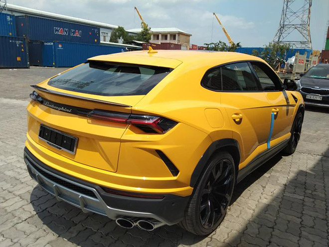 Siêu bò Lamborghini Urus cấu hình 4 chỗ độc lạ vừa về Việt Nam - 13