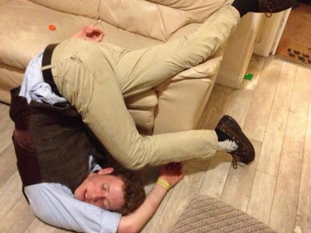 Truyện cười - Chồng uống rượu say và phản ứng bất ngờ của người vợ sáng hôm sau