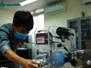 Tin tức trong ngày - Cận cảnh máy trợ thở đầu tiên do chính tay người Việt Nam thiết kế và sản xuất