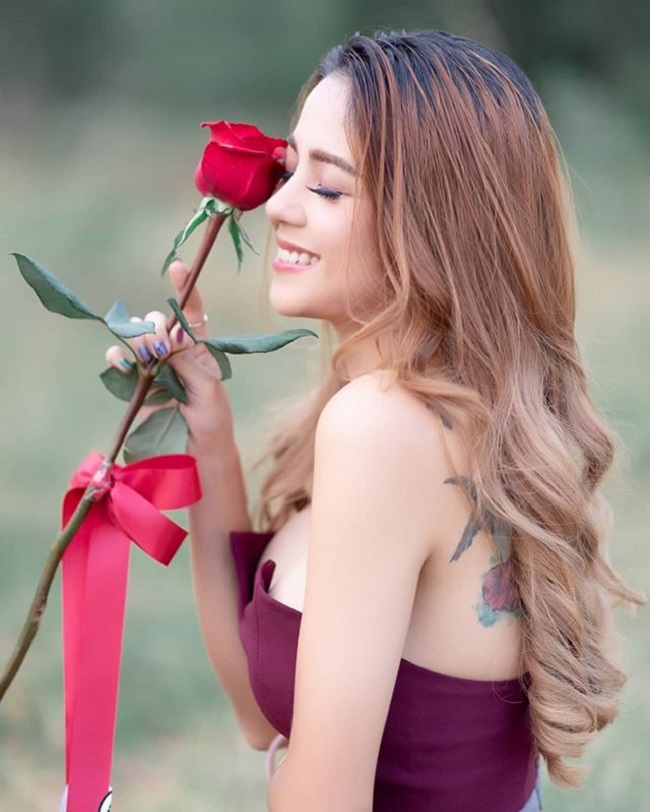 Ngoài vai trò là vận động viên,&nbsp;Tung Pang còn là&nbsp;beauty blogger, chuyên viên trang điểm. Dù vậy, cô thường xuyên để mặt mộc để da được thư giãn.&nbsp;