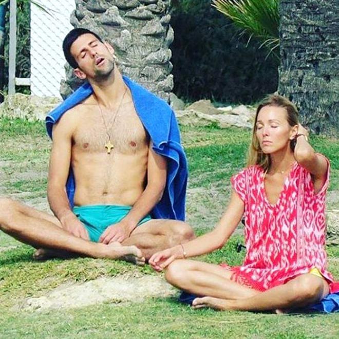 Djokovic và cô vợ Jelena đam mê tập Yoga