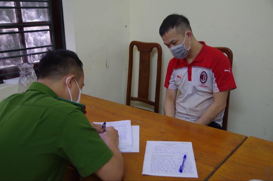 Lành Đức Giang tại trụ sở công an