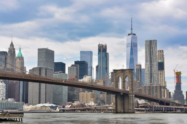 Cầu Brooklyn, Mỹ: Cây cầu ở thành phố New York là một trong những địa điểm du lịch nổi tiếng nhất thế giới. Nó được lựa chọn làm bối cảnh cho vô số các bộ phim như “Người nhện” và “Chuyện thần tiên ở New York”.
