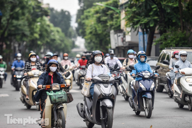 &nbsp;Càng đến gần hết hạn giãn cách xã hội, đường phố Hà Nội nhộn nhịp, đông đúc trở lại.&nbsp;