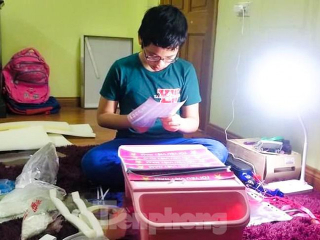 Bạn trẻ - Cuộc sống - Các em học sinh tự làm mũ chống giọt bắn gửi các y bác sỹ chống dịch