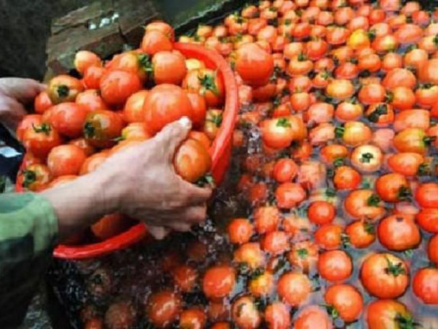 Ẩm thực - 10 loại rau quả "ngậm" nhiều hóa chất, ăn vào chả khác nào "mở cửa" đón ung thư