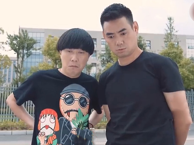 Video Clip Cười - Hậu quả nhớ đời cho hội thích hóng hớt chuyện thiên hạ